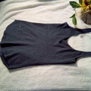 Lulolemon Athletics Woman 14 inchs pit to pit